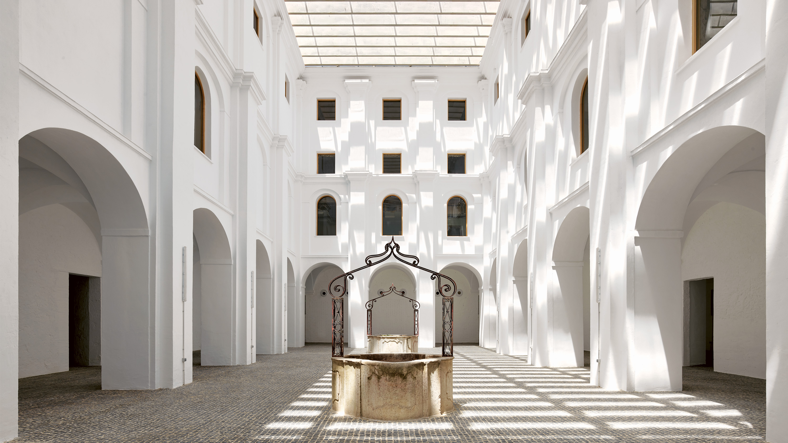 巴达霍斯省立医院改造 | 历史与现代共融的公共空间-0