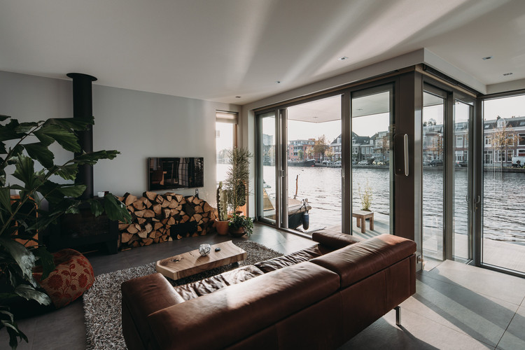 Energy Neutral Floating Villa ‘Haarlem Shuffle’  vanOmmeren-37