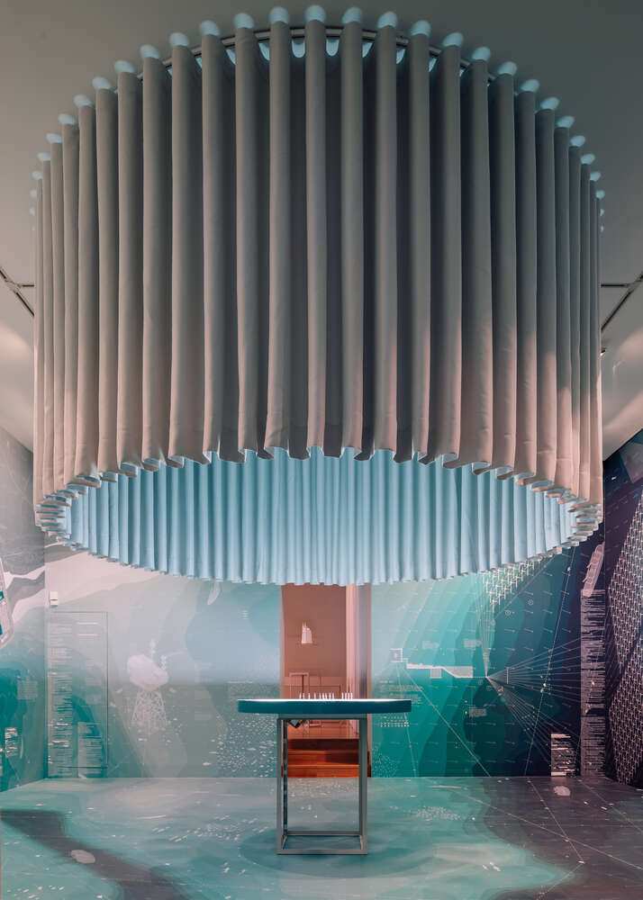 屏幕；银幕；隔板；纱窗（需结合具体语境判断最准确释义，这里按常见释义列举）

如果是在电子产品相关语境，屏幕更合适；在电影相关语境，银幕更合适；在建筑或家居相关语境，隔板纱窗可能更合适若能提供更具体语境，我将给出更精准唯一的翻译 丨葡萄牙里斯本丨BUREAU（Daniel Zamarbide等）-17