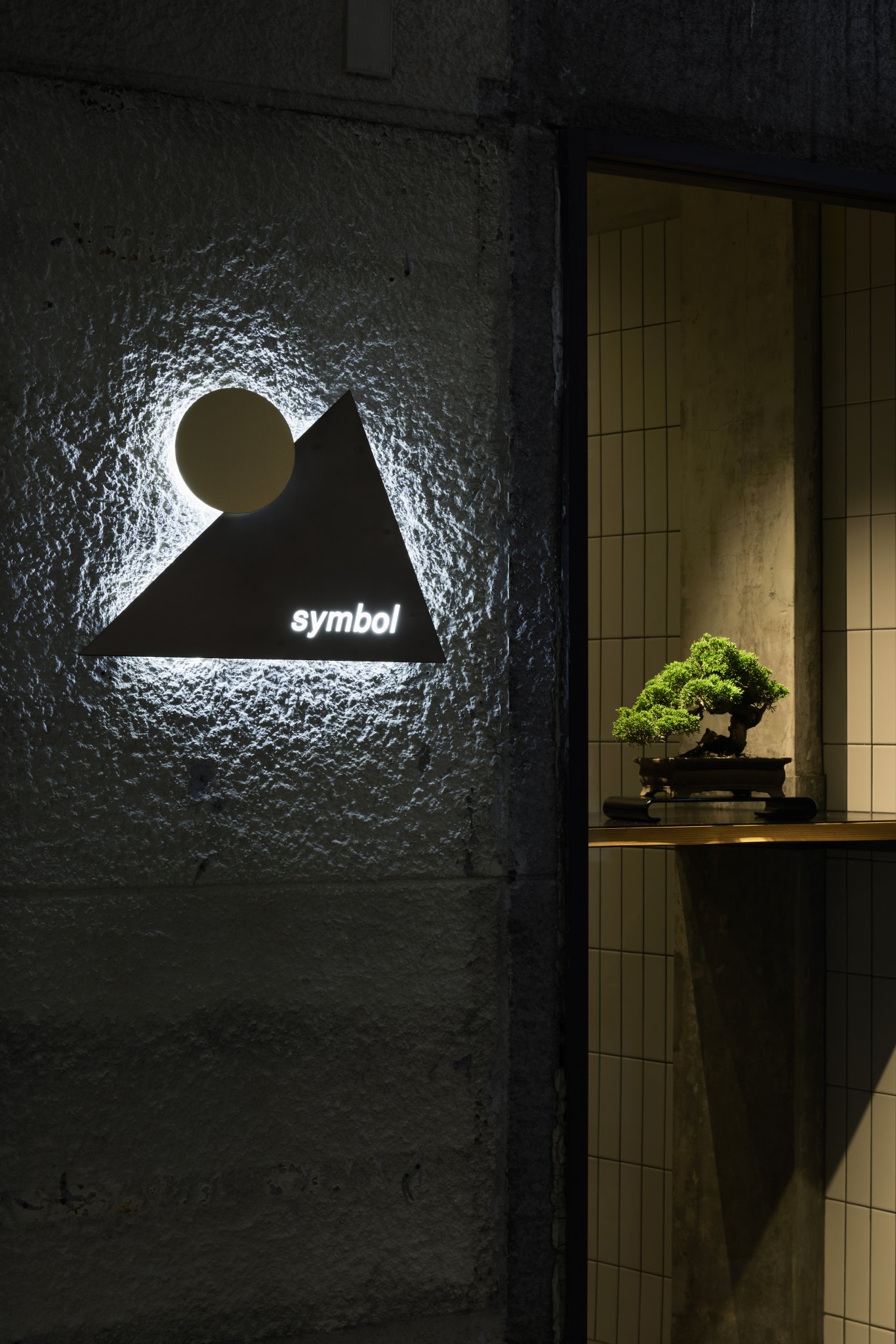 闹市中的静谧 · Roppongi 象征性酒吧设计丨日本东京丨Joke Design-12