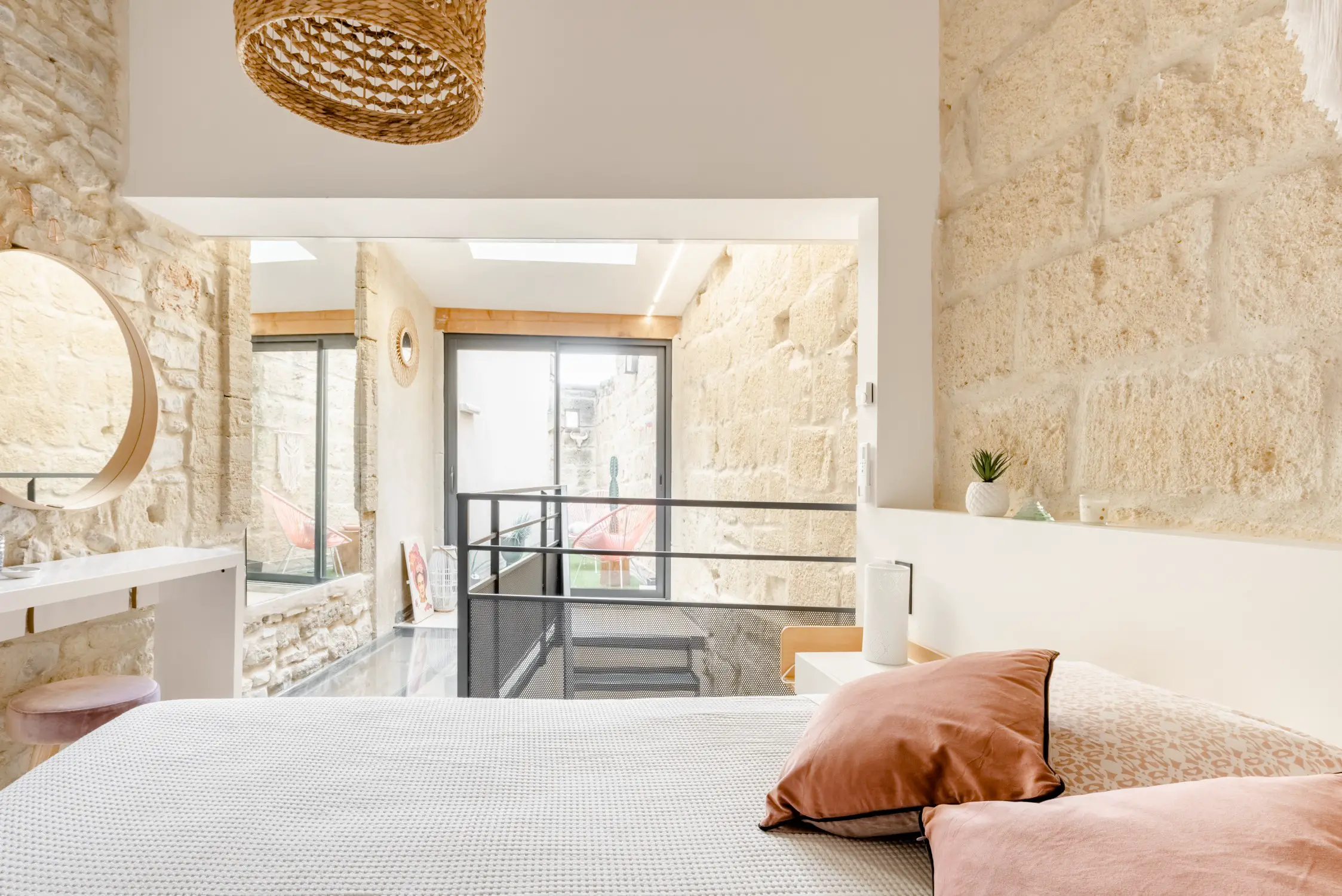 Camargue 石制阁楼 | 工业风的独特魅力-16