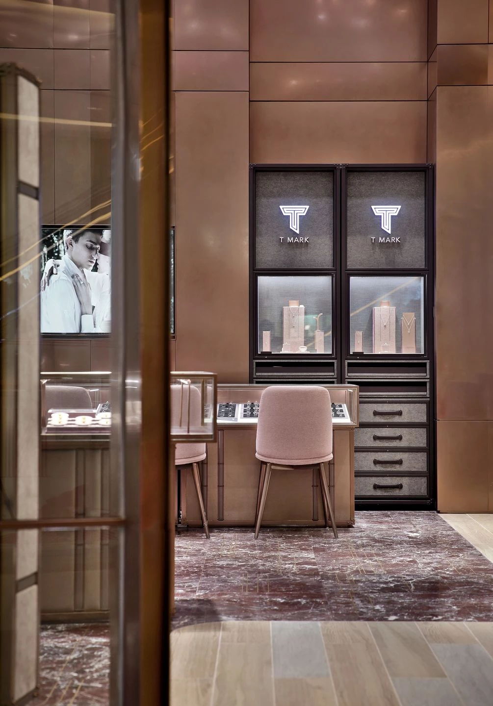 广州周大福“旅程”概念店-9