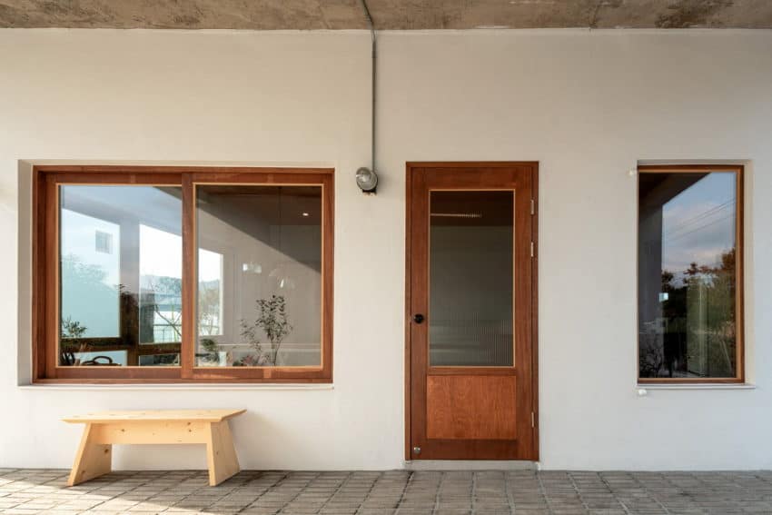 Simply rectangular Draindot guest house created by STARSIS + ilsang workroom as a uniquely shared island living space-7