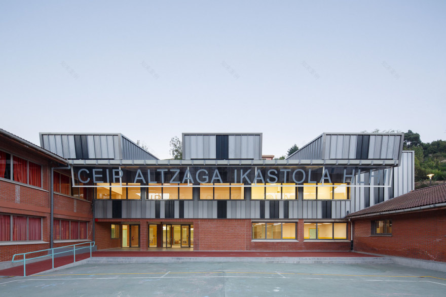 Altzaga School 翻新 · 延续原建筑风格的室内设计-11