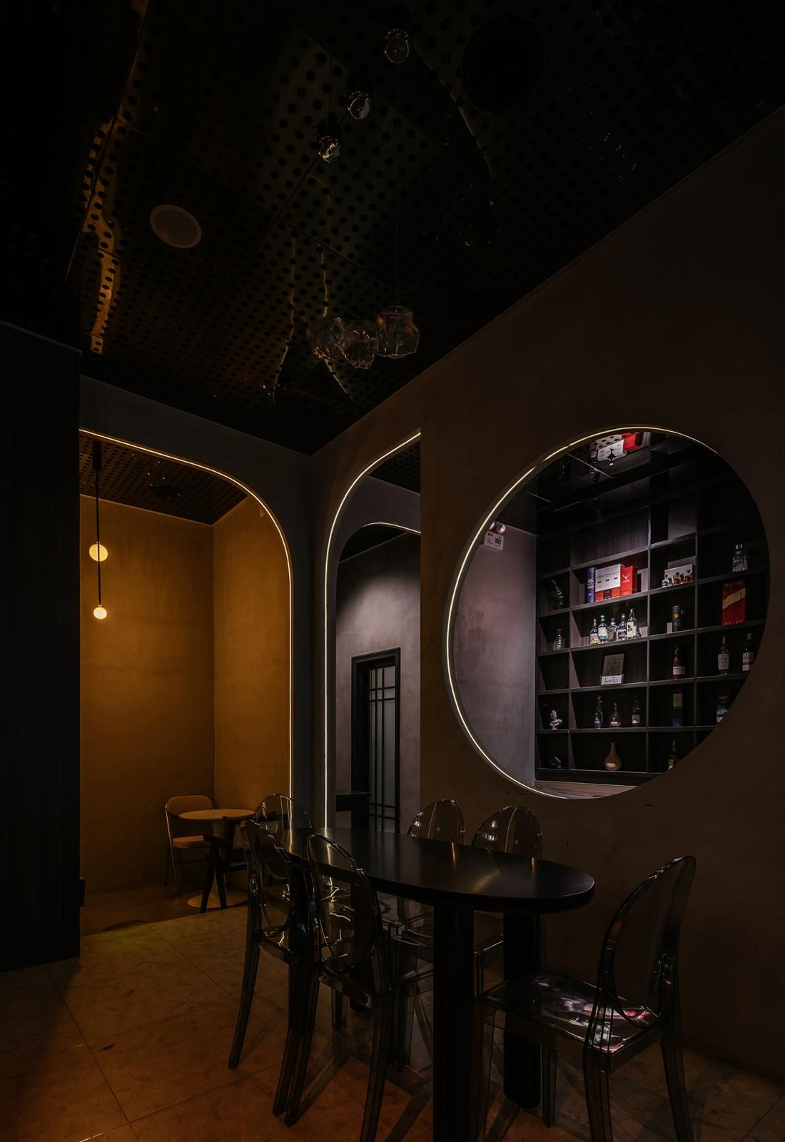 神秘感十足的酒吧设计-24