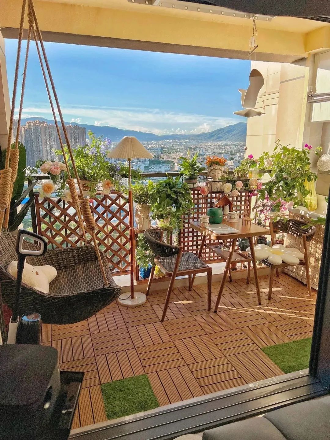 云南姑娘家的6㎡花园阳台走红：家住23楼，不封阳台，越住越舒服！-20