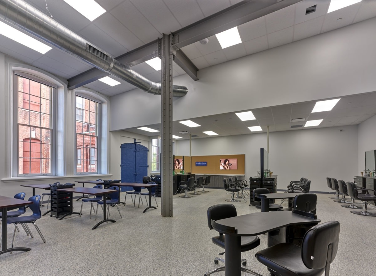 费城 Franklin Towne Charter High School 现代化改造,历史建筑焕发新活力-12