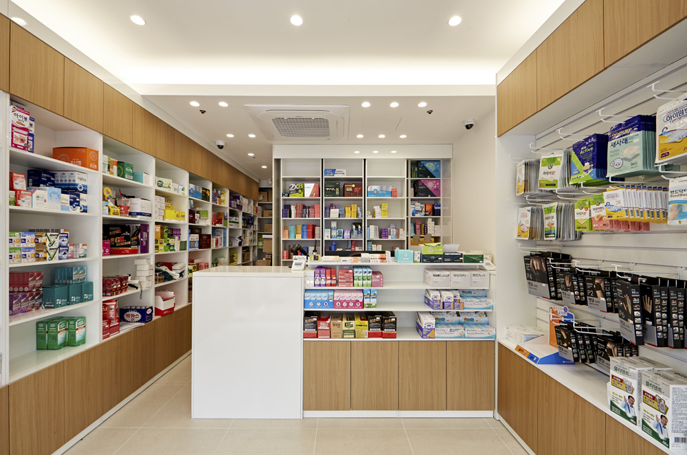 简约风格七坪药店设计，展现医学美学的魅力-4