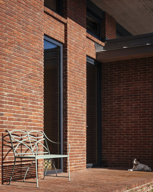 融入自然的英国生态小屋-29