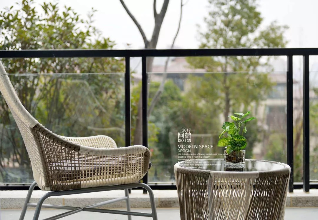 客厅中间的一堵墙竟然是电视机绝佳的摆放位置？| 阿鹤设计-18