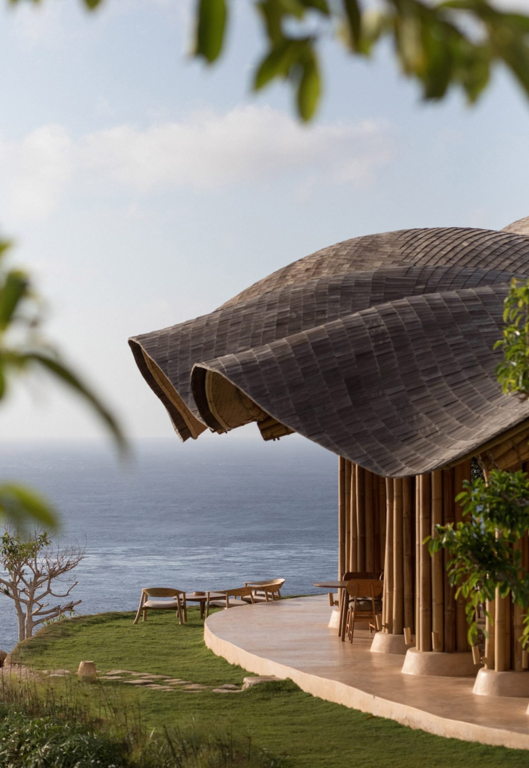 巴厘岛悬崖上的竹屋（Intaaya健康静修之所）丨Pablo Luna Studio-14