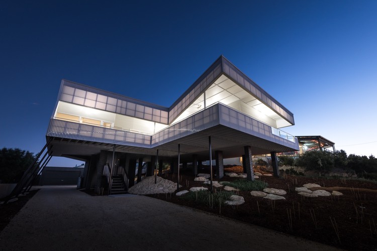 Falcon Beach House   iredale pedersen hook architects-29