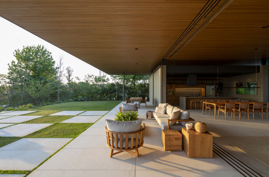 多重上市服务房源(的房屋)
注:MLS是Multiple Listing Service的缩写,即多重上市服务,是一种房地产行业的房源共享系统所以MLS House指纳入该系统里挂牌待售的房屋 丨Cape VerdePaul-36