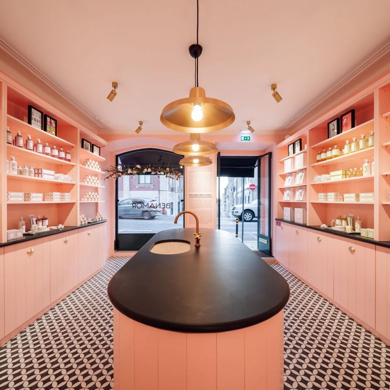 贝纳姆粉色商店 · 浪漫女孩心的魔法美容空间丨葡萄牙里斯本-27