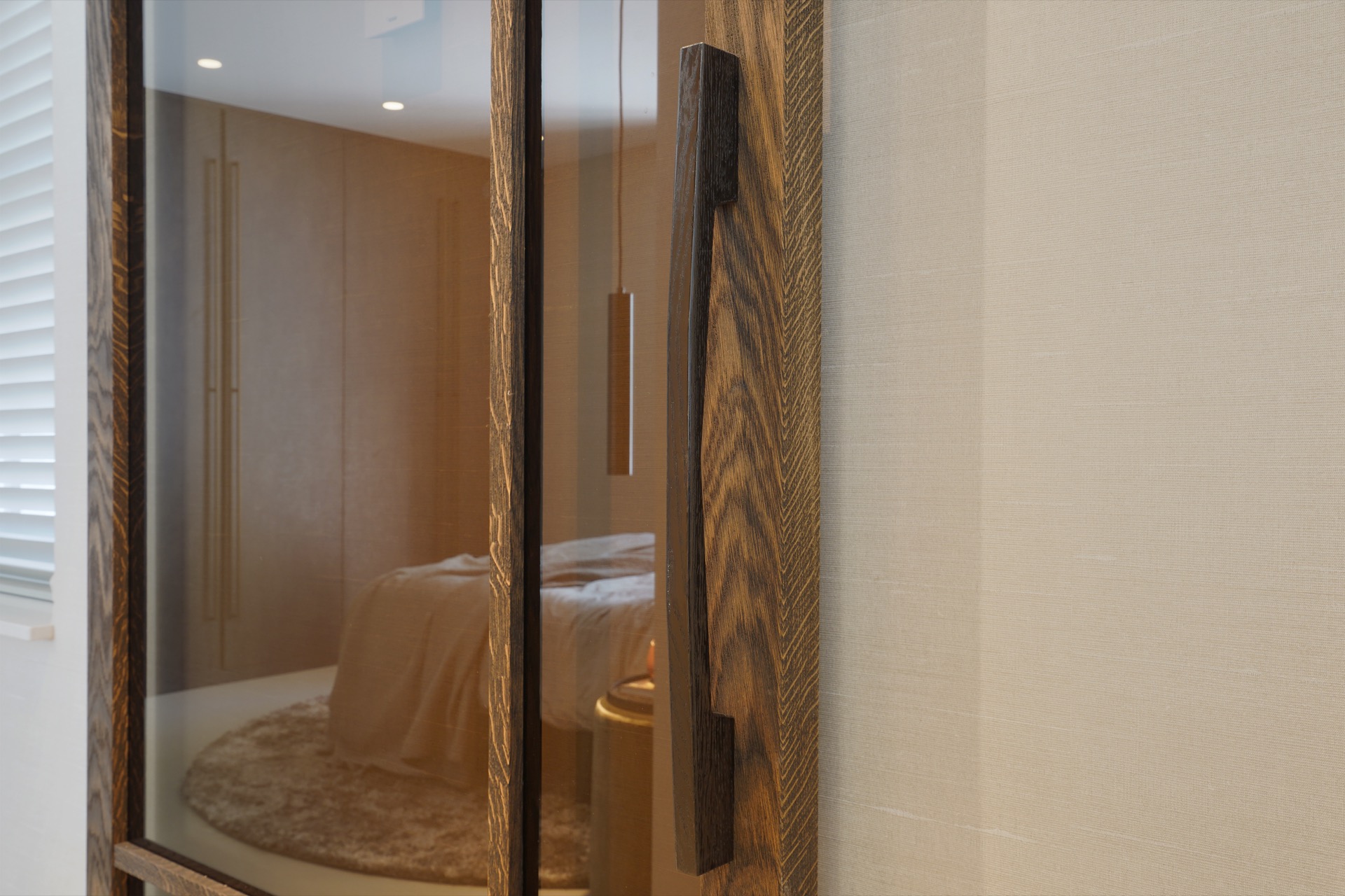 Eiken deuren behandeld met olie in prachtige villa - HOOG.design-7