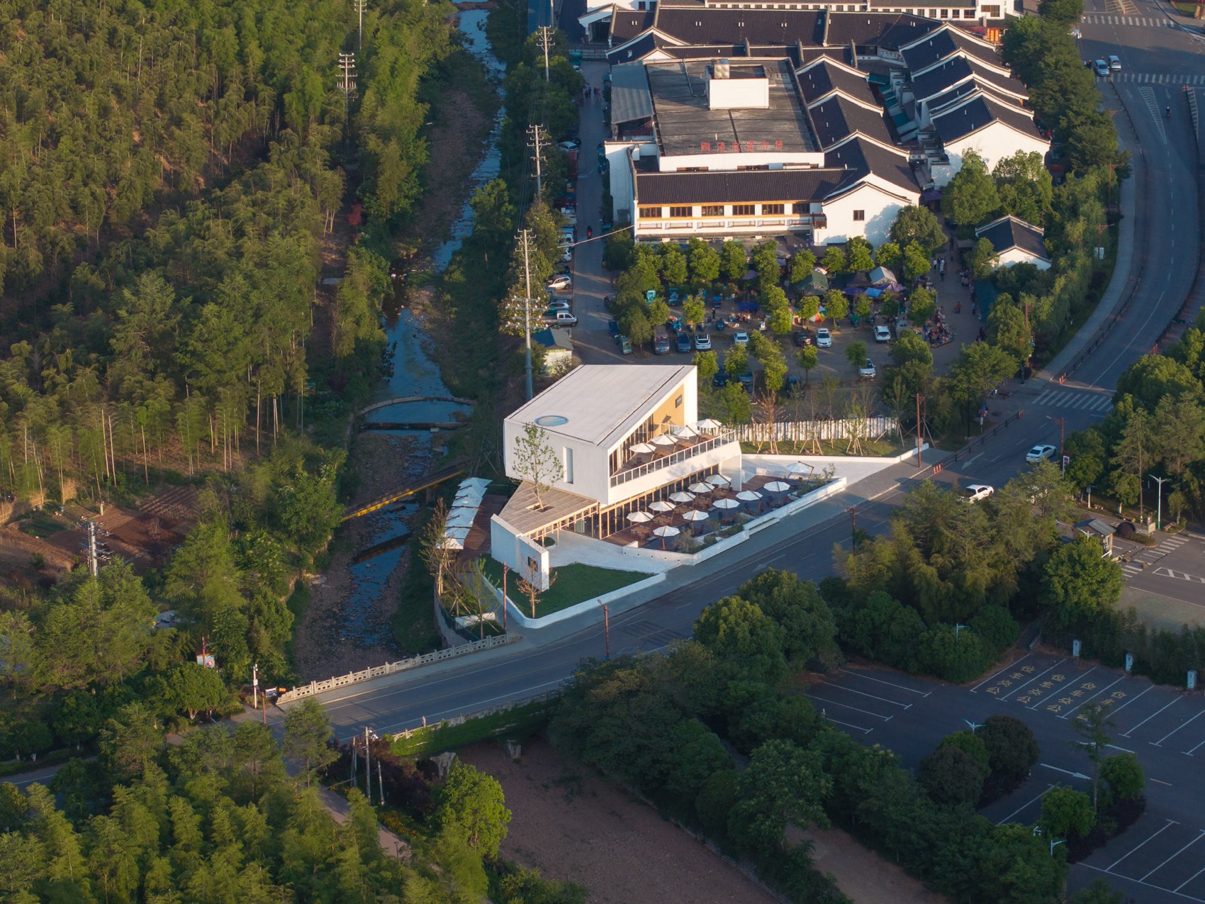 SEEK早到餐厅:折叠的山水印记丨中国湖州丨度地建筑-5