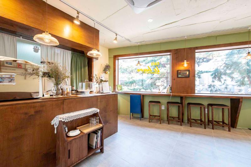 13 坪极简咖啡厅，诠释白色与木质的内敛魅力-4