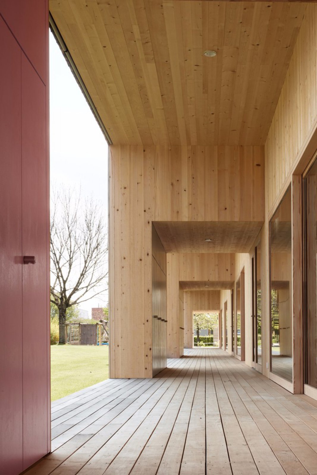 鸭子湖畔的幼儿园  Bernardo Bader Architekten-19