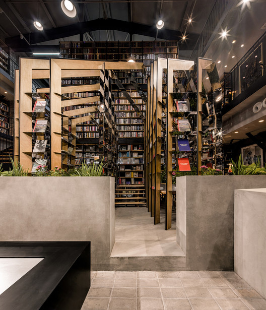 Hauser - Wirth Pop-13