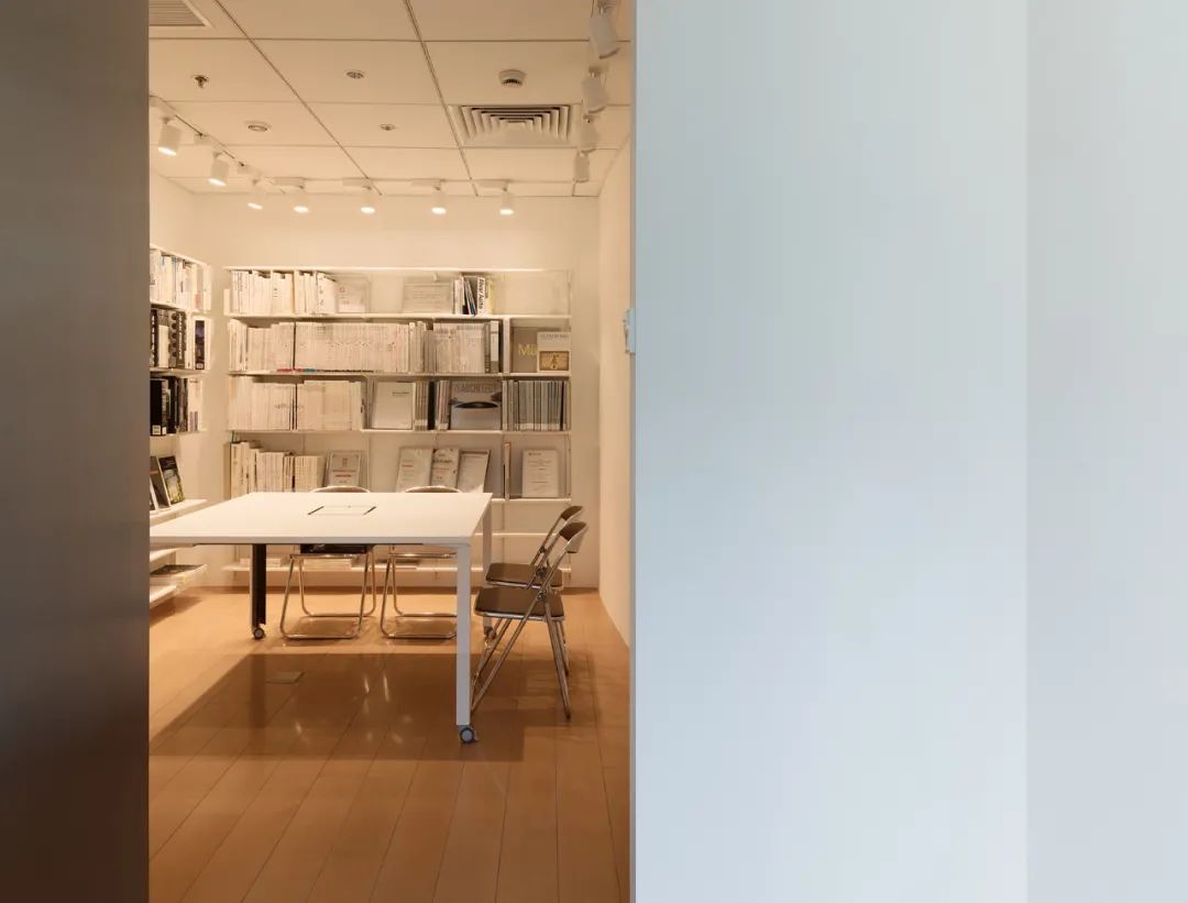 上海米凹工作室 | 隐秘而充满活力的办公空间-33