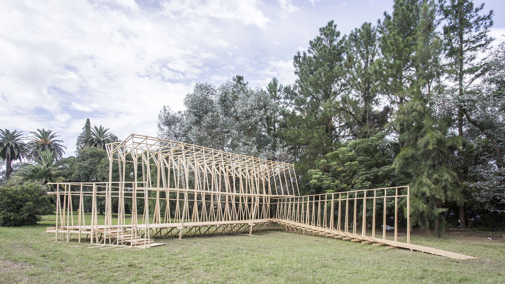 你好，木头！阿根廷的建筑教育暑期学校 / Hello Wood-28