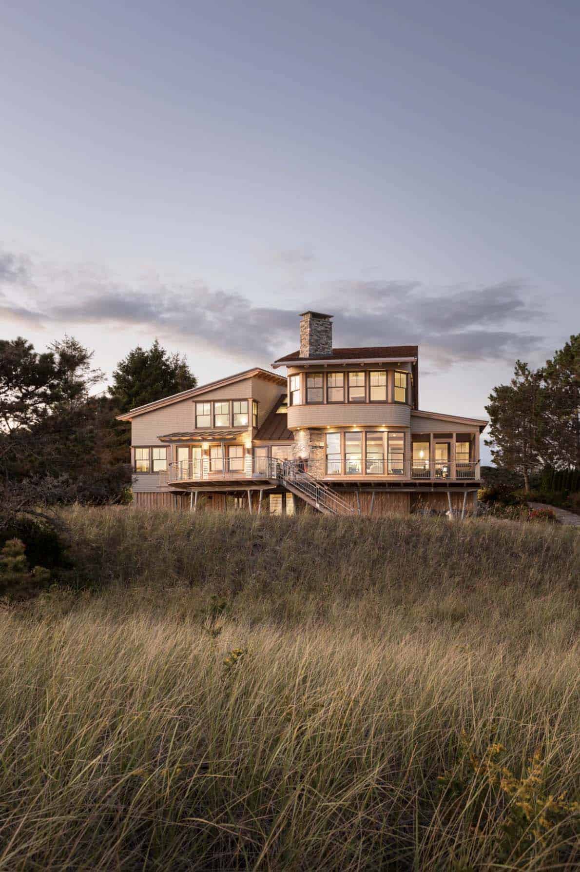 A Maine home boasts sustainable living in a serene coastal setting-14