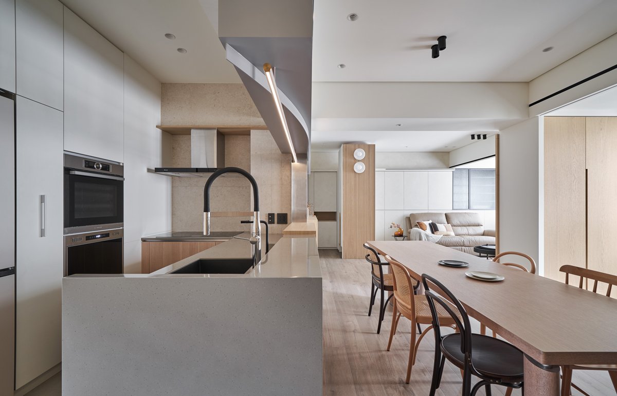 從「有靈魂的餐桌」開始滋養家的故事！用溫和時髦的磚紅色，描繪以餐廚空間為核心的起居光景 — Hey!Cheese-7