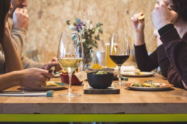 西班牙"绿色咖喱"餐厅,明亮温馨的素食空间-22