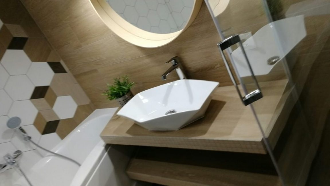 青年与朋友完成的卫生间及浴室北欧风装修-24