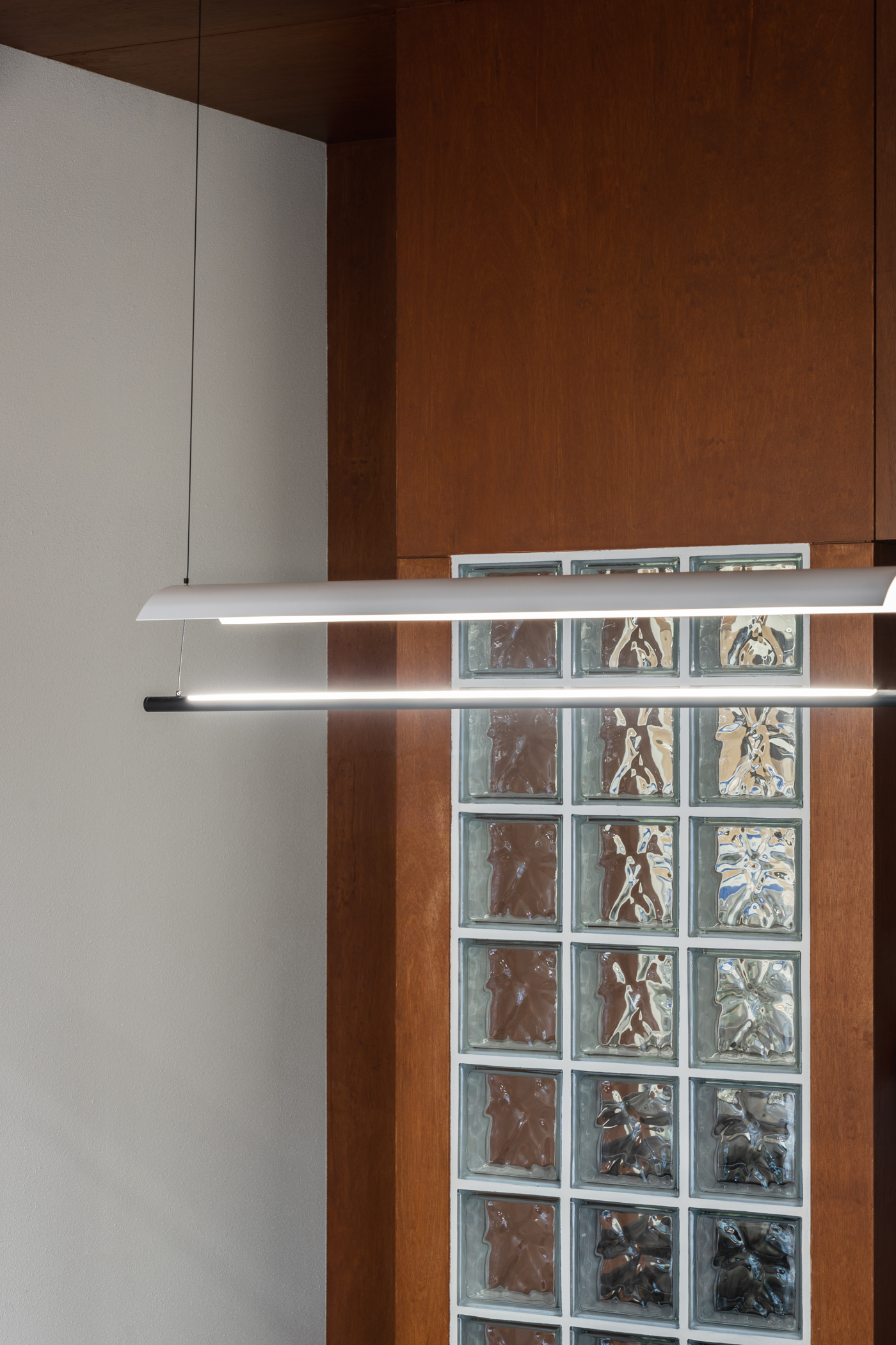 白色与木纹的 13 平贝克里咖啡厅设计-10