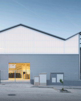 西班牙水果和蔬菜中心Raspa y Amagado建筑丨FORarquitectura