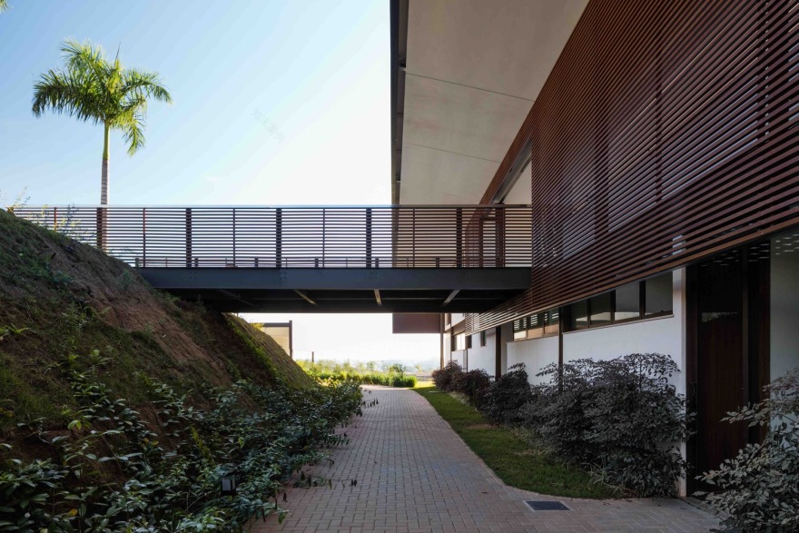 巴西自然景观中的社交俱乐部总部-33