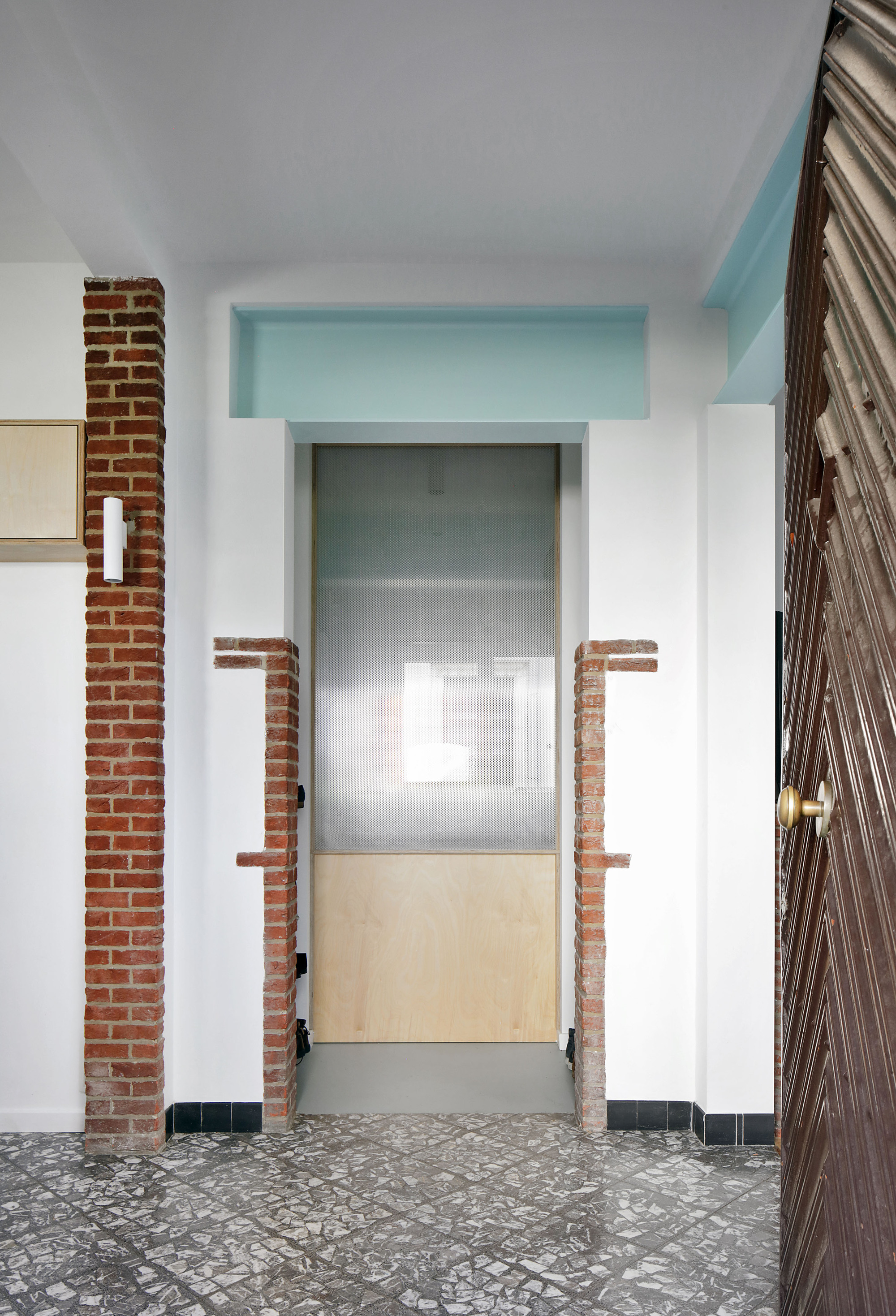 Meandering Furniture Villa Renovation / Atelier Tom Vanhee-30