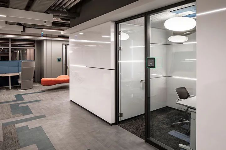 SAP 土耳其总部办公设计 | 优雅高级灰调、工作生活相融合-43