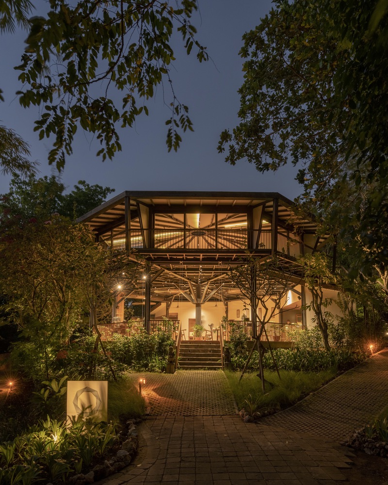 印度尼西亚八角形餐厅和工作建筑丨斯蒂尔特工作室-15