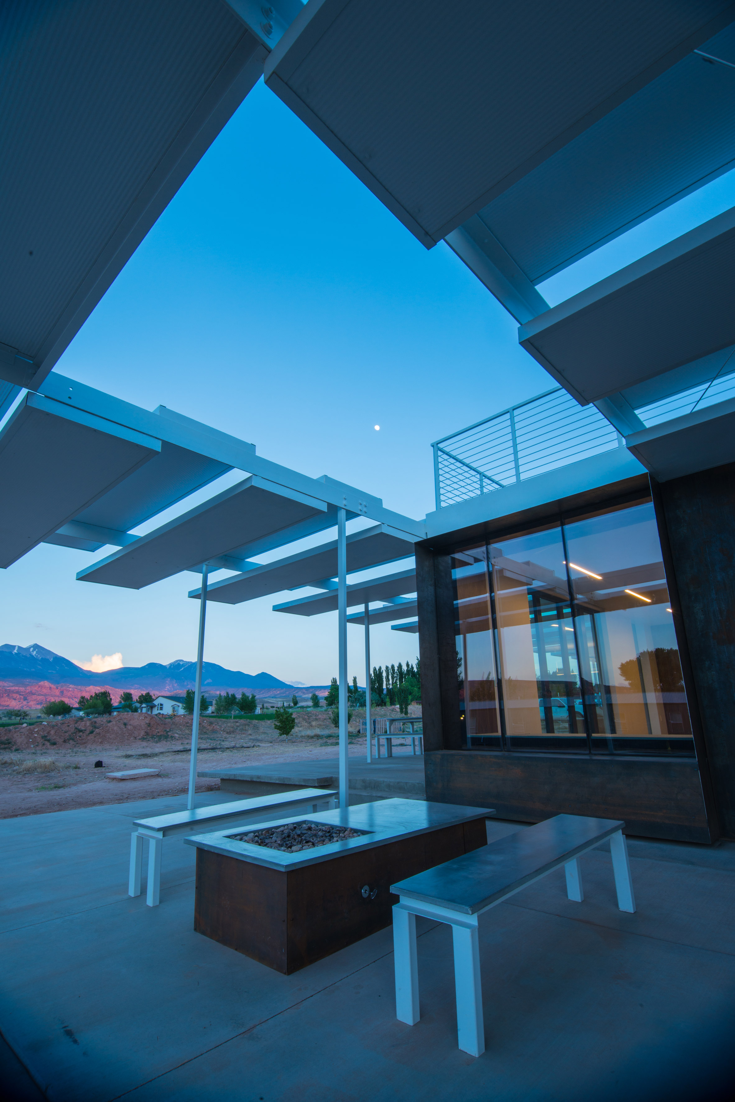 Architecture students build community hall in Utah desert-15