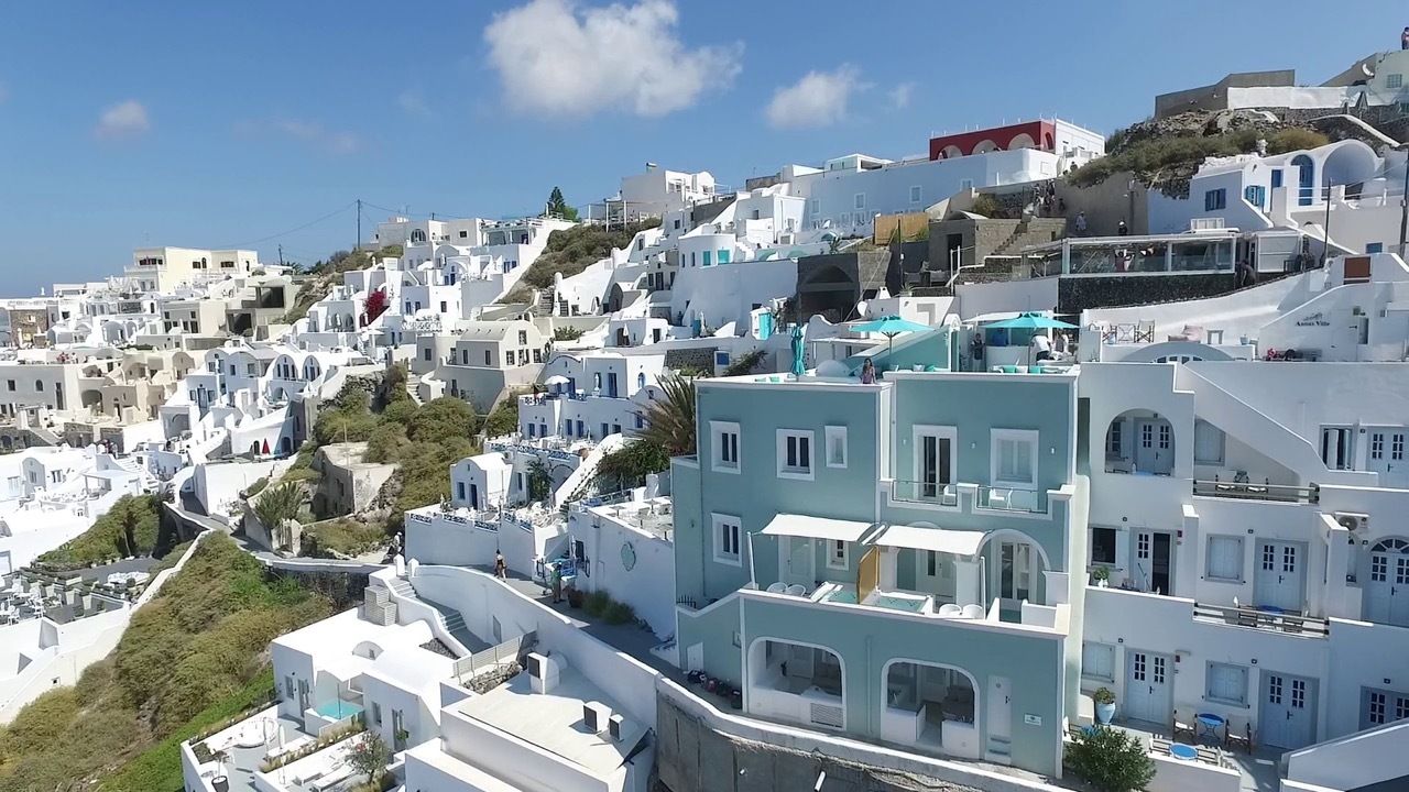 火山岛上的现代洞穴酒店-1