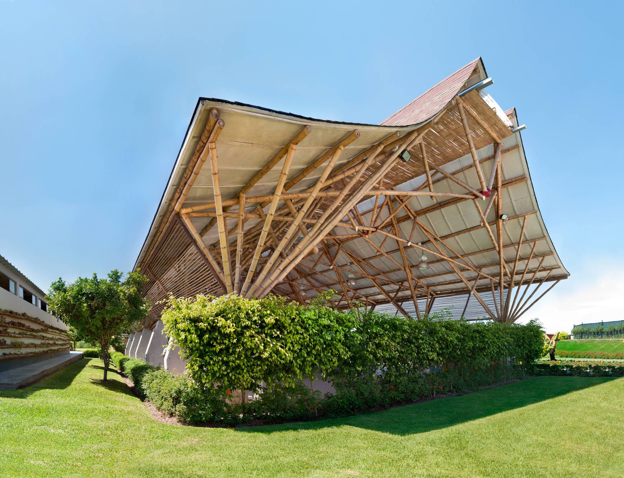 Bamboo Auditorium / Instituto de Vivienda, Urbanismo y Construcción de la USMP-12