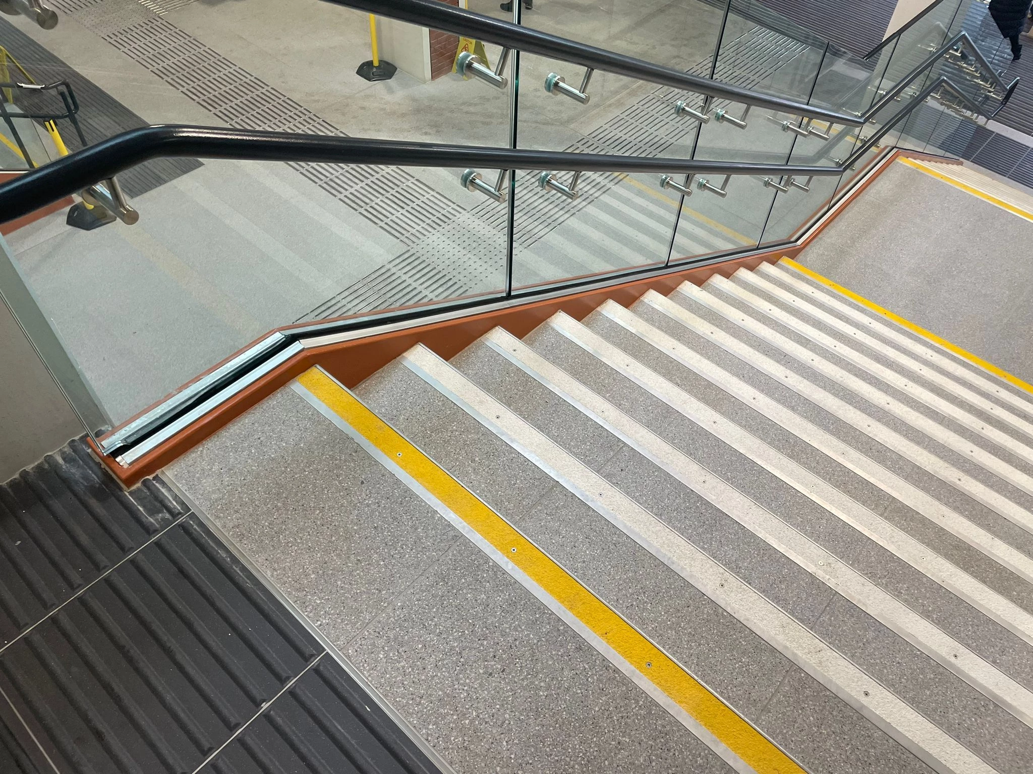 University Station 玻璃栏杆安装项目丨英国伯明翰丨Pure Vista-12