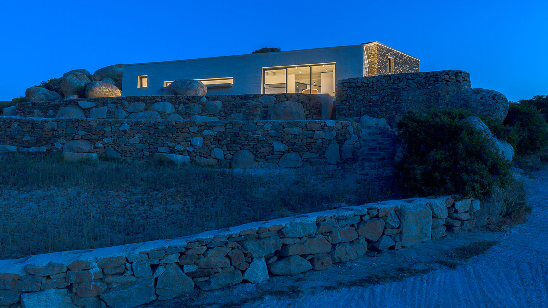 A House Between the Rocks Aristides Dallas Architects-18