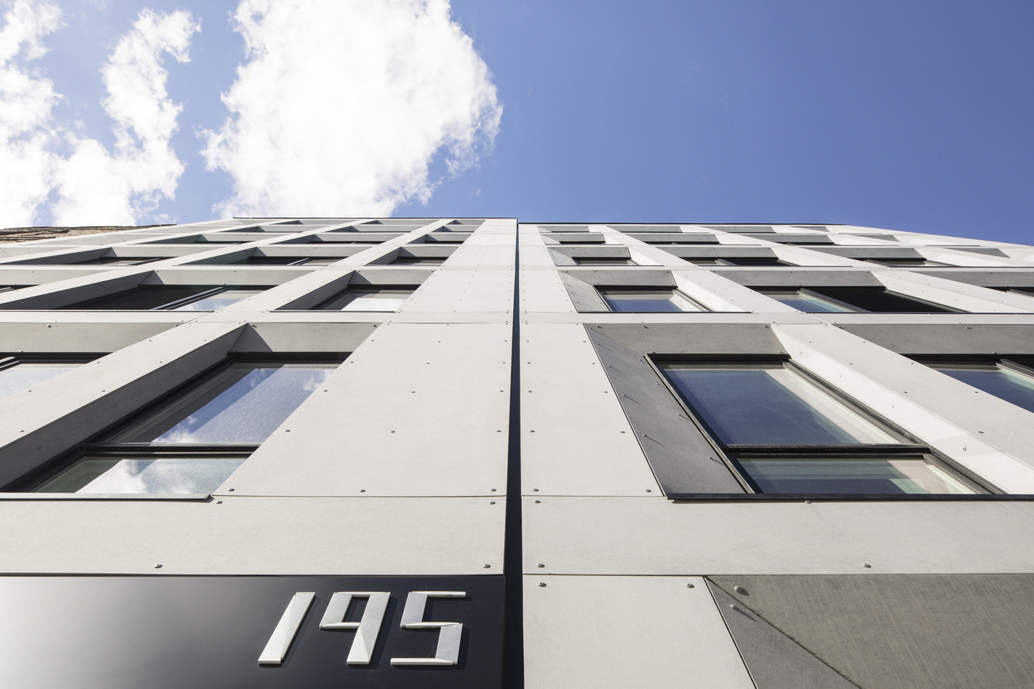 布碌仑 7 层住宅楼,阳光与都市景观的完美融合-19