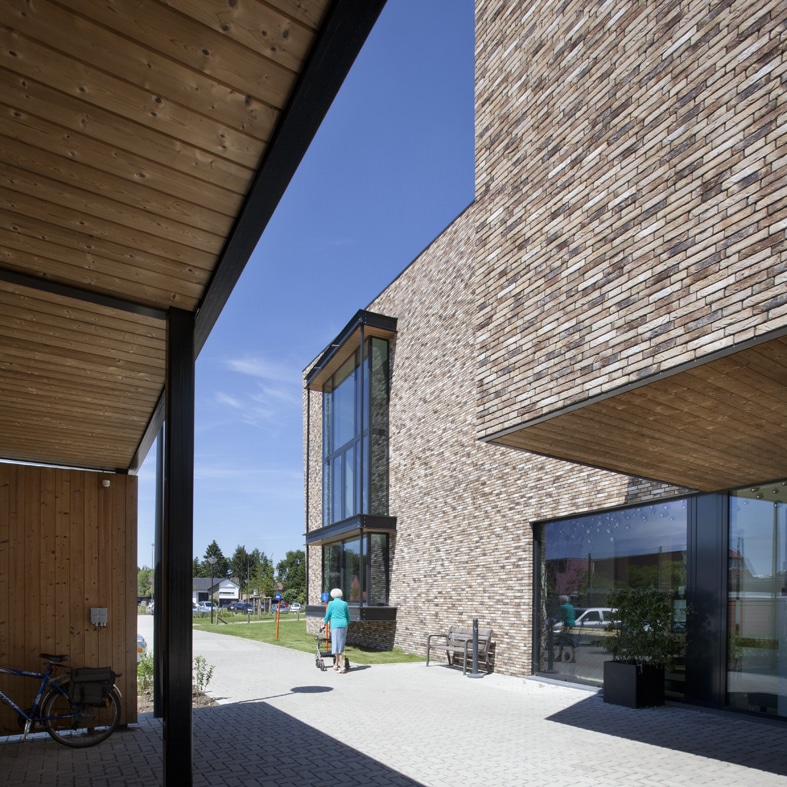 村庄场地

注：’t dorpveld是荷兰语，dorp有村庄的意思，veld指场地、旷野等，结合起来常见的理解是村庄场地 不过具体含义还需要结合上下文语境来确定 丨比利时-14