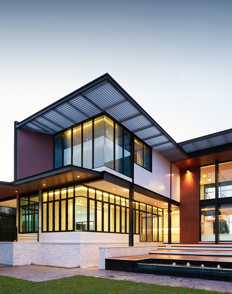 泰国田园风光中的现代钢结构之家-25