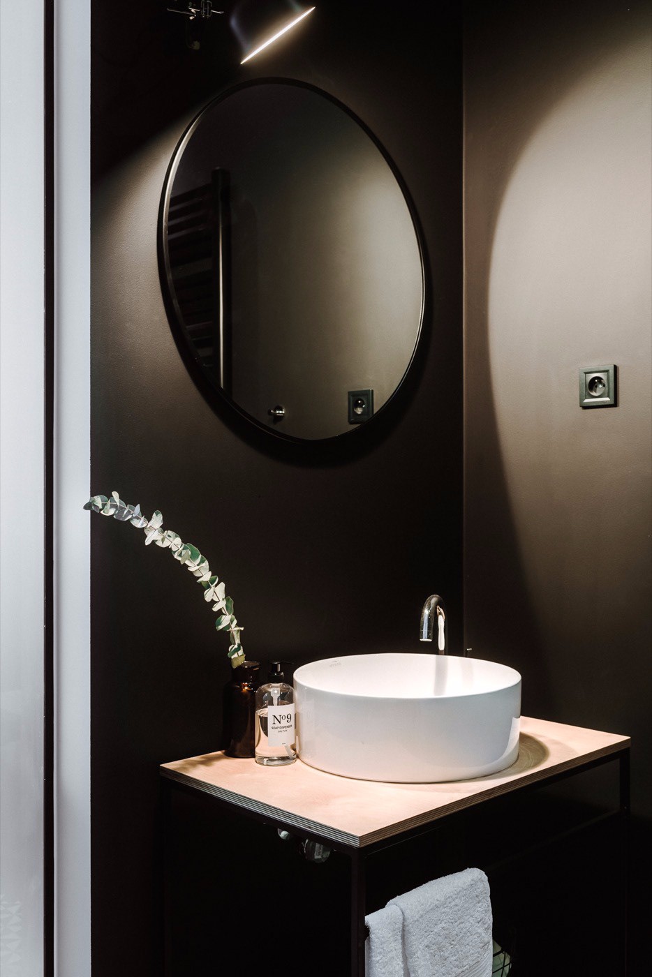 波兹南旧宅变身高质感民宿,历史韵味与现代设计完美融合-32