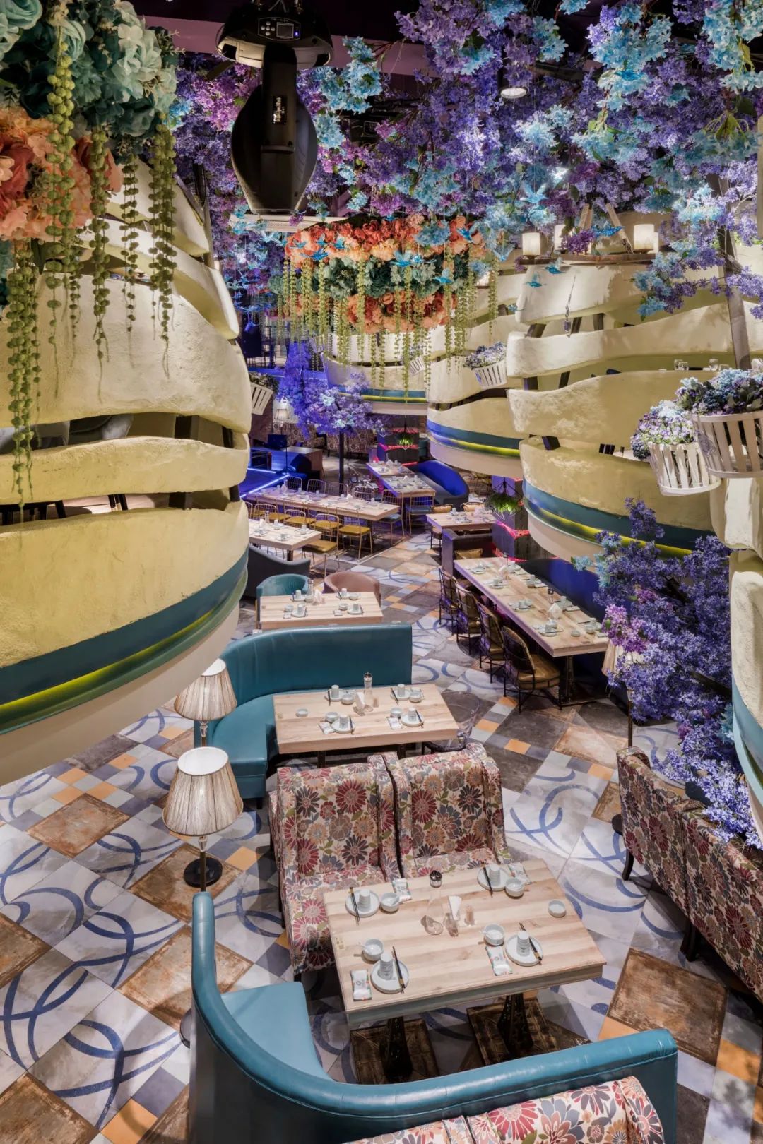 钱磊 | 餐饮空间不止餐饮，五光十色的视觉盛宴-59