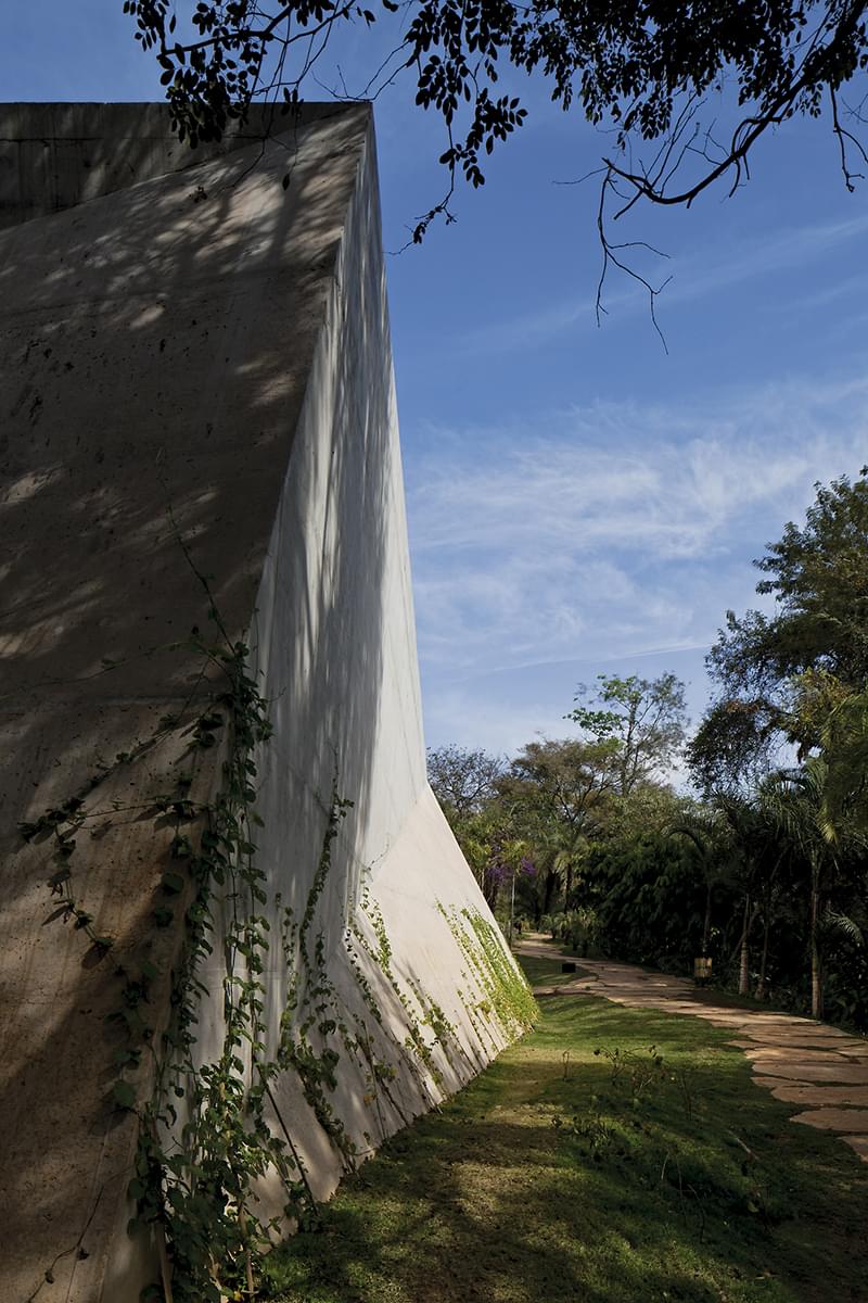 巴西 Galeria Lygia Pape 艺术馆 | 混凝土与自然共舞的创新设计-6