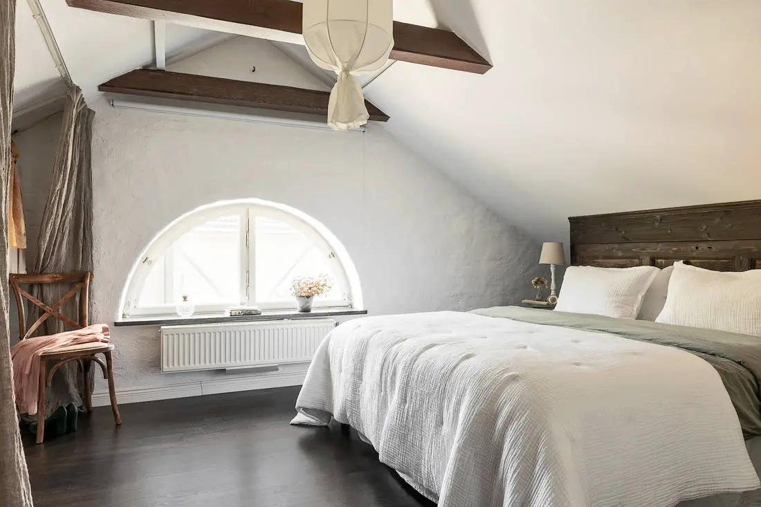 旧楼改造的灰色与白色中性 duplex-17