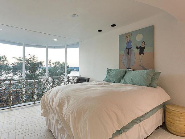 赖特弟子湖滨山坡住宅,戏剧性视野与独特结构-34