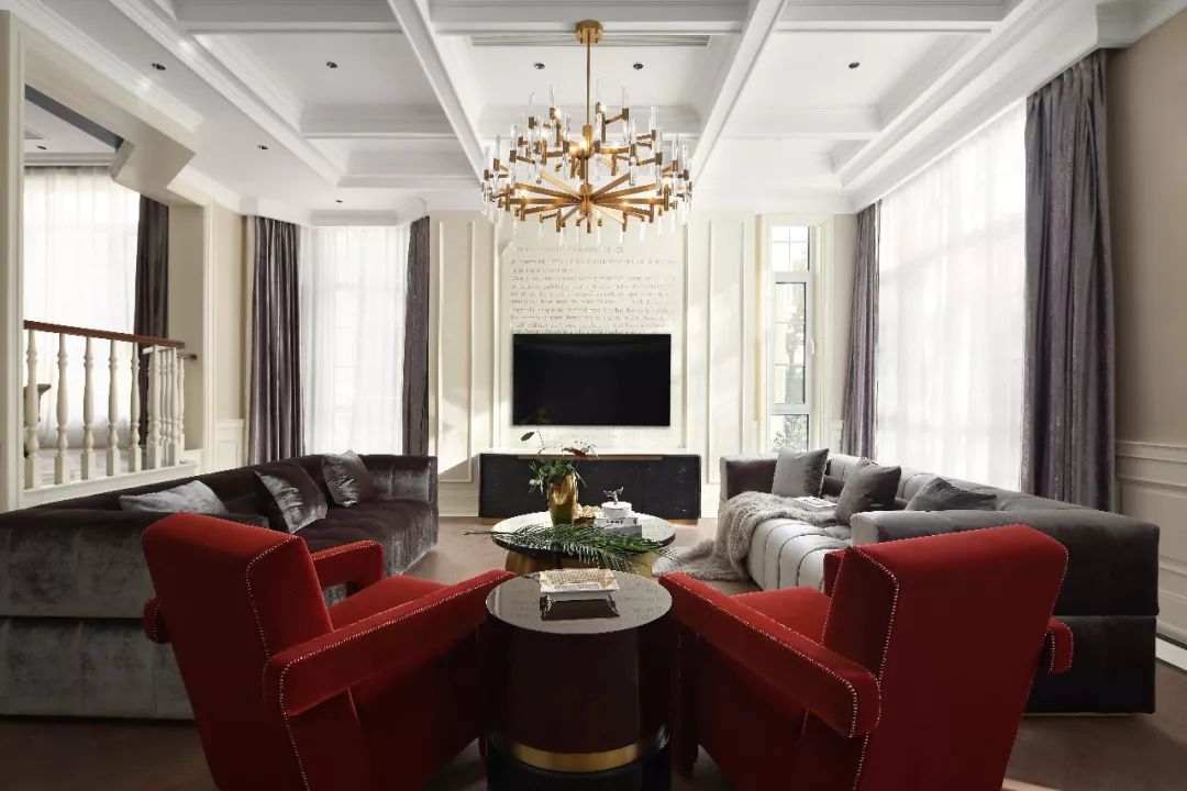 包豪斯色彩碰撞,打造 500 平方米艺术摩登空间-0