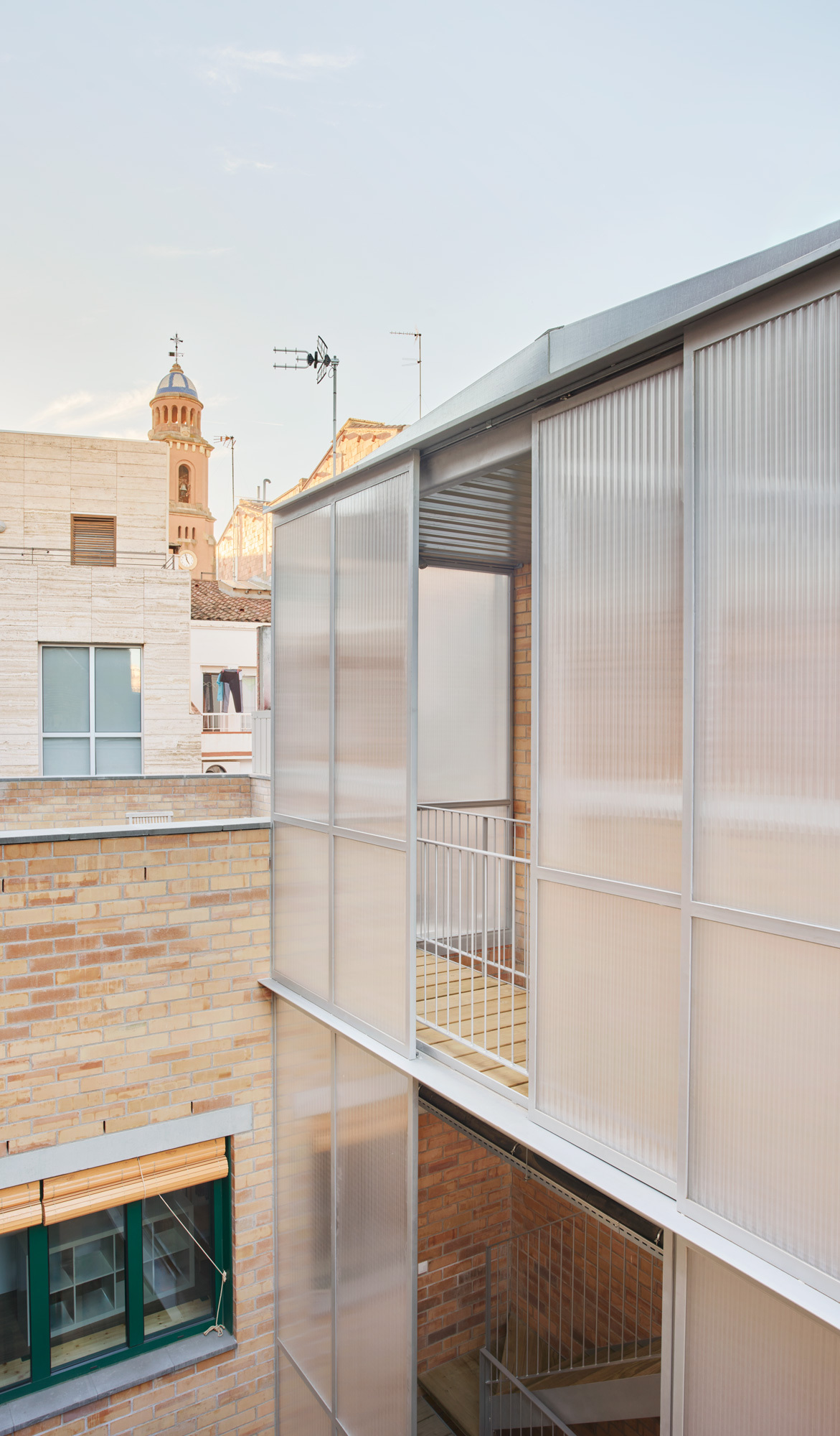 103RAV - New House Between Dividing Walls in Sabadell / Vallribera Arquitectes-34